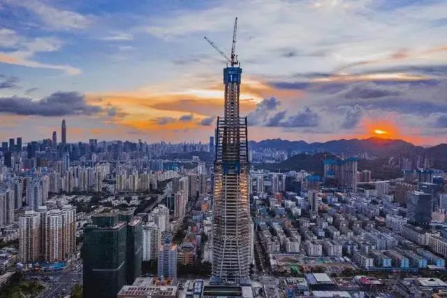 旭東圍擋廠(chǎng)家祝賀，深圳又一高樓388米 順利封頂 ！