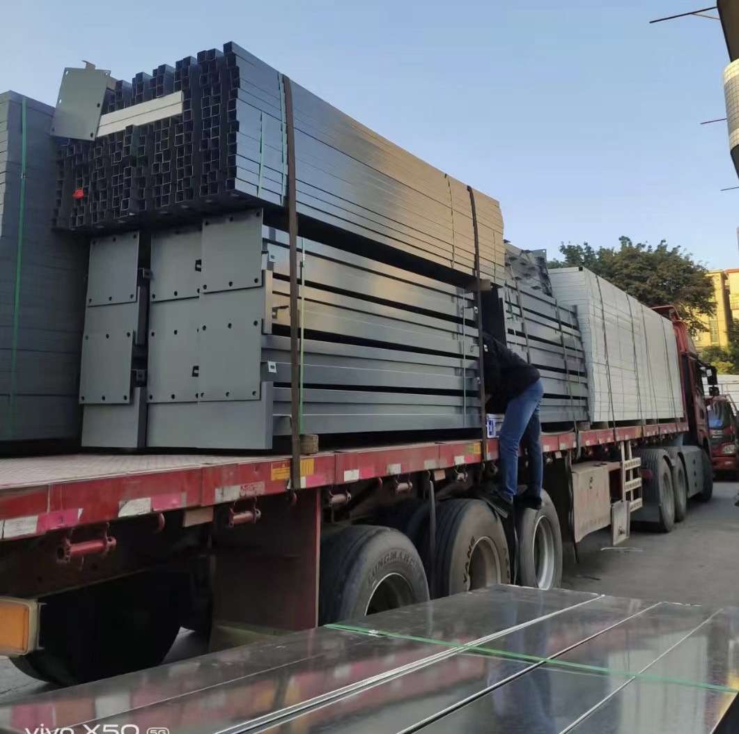 深圳抗疫刻不容緩，旭東鋼構(gòu)-鋼結(jié)構(gòu)a款圍擋持續(xù)發(fā)貨中